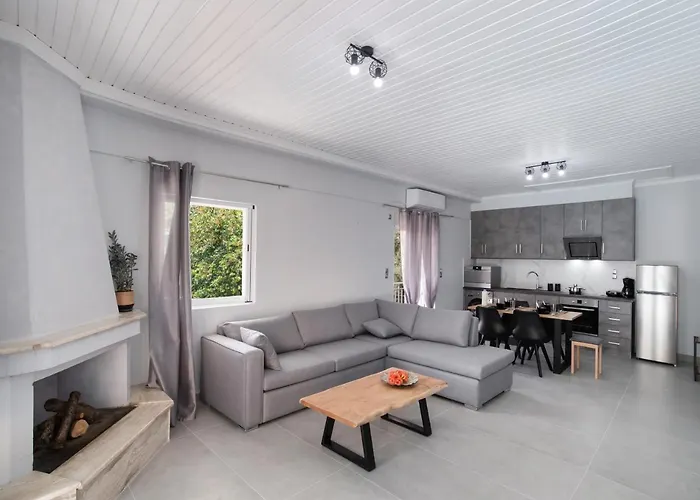 Beyond The Bridge Case de vacanță