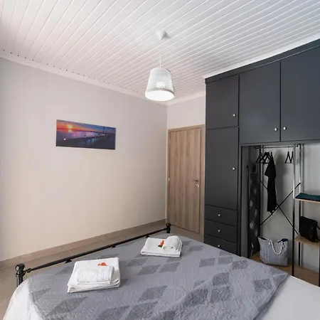 別荘 Beyond The Bridge