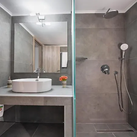 別荘 Beyond The Bridge