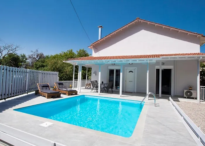 Beyond The Bridge Nyaraló Szívrosz