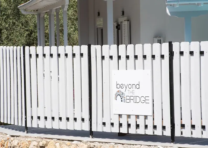 Beyond The Bridge Nyaraló Szívrosz