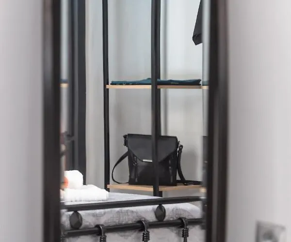 Beyond The Bridge Nyaraló