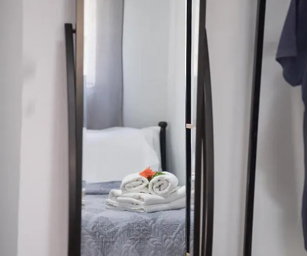 Beyond The Bridge Nyaraló